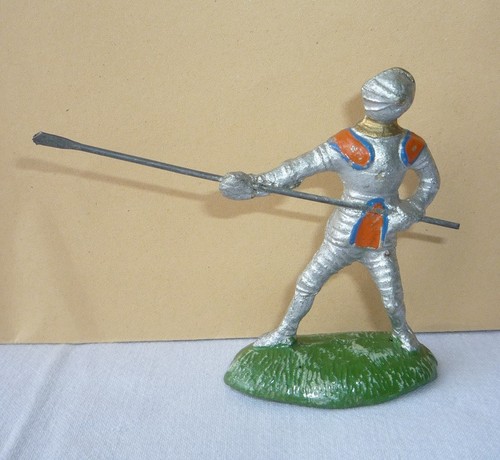 Ritter figur aus masse - -,